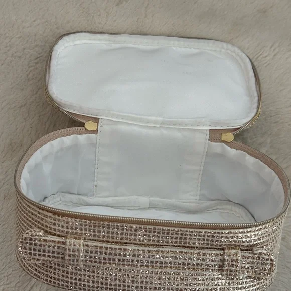 Dior Beauty Chic Gold Textured Cosmetic Bag - Picture 7 of 7